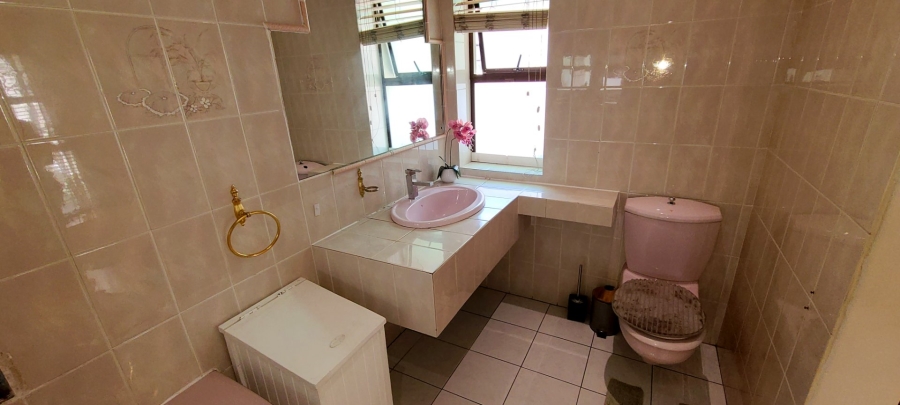 3 Bedroom Property for Sale in Cravenby Western Cape